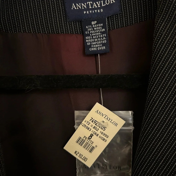 Ann Taylor NWT 8p 4 button blazer - Picture 3 of 6